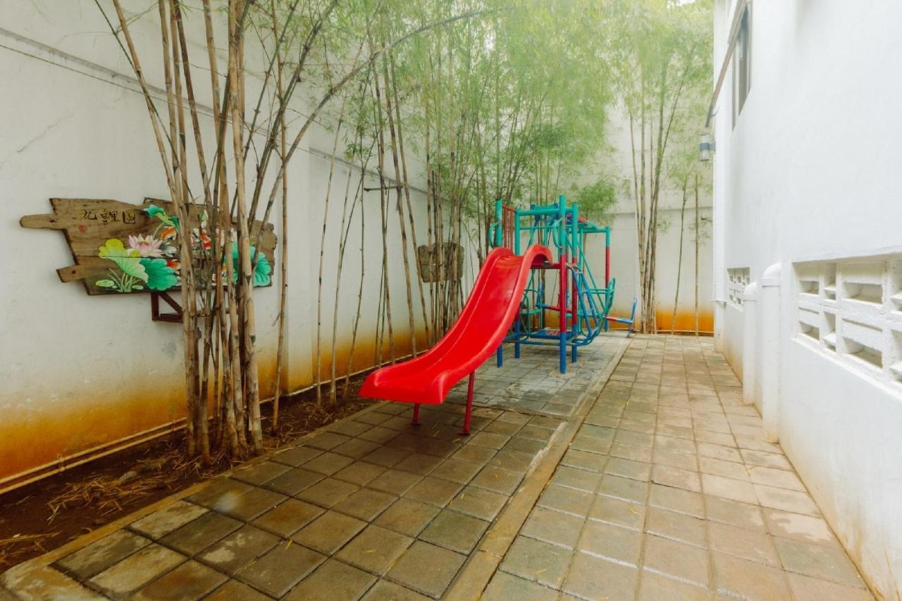 Urbanest Inn House Slipi 자카르타 외부 사진